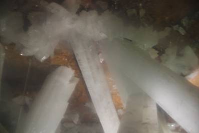 The Crystal Cave of Giants  as beautiful as it is dangerous (27 pics)